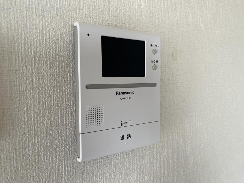 �y�Z�L�����e�B�z�@