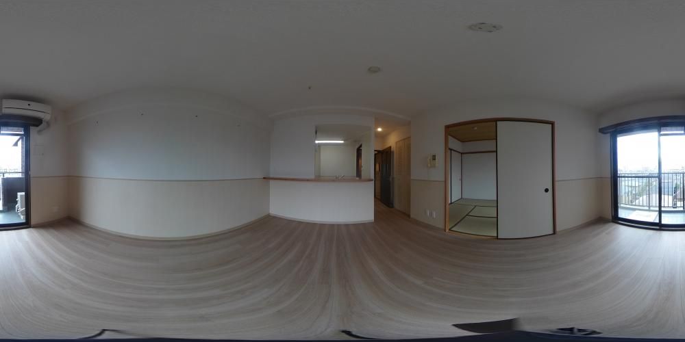 ���r���O